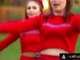 Ariana marie pannelugg henne rude cheerleader lag captain med dakota skye og deres ny tillegg xxx film klipp