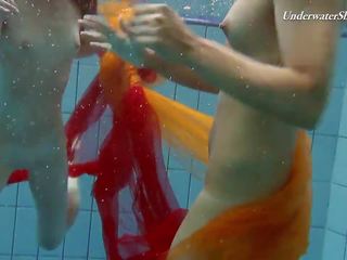 Två rödhåriga simning terrific het, fria högupplöst kön video- 62