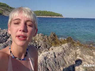 Ersties - 可愛 annika 播放 同 她自己 上 一 marvellous 海灘 在 croatia