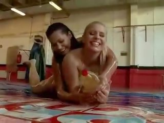 Ýaglanan girls fighting and having gyzykly x rated film