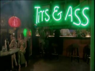 Lesbian bar pelayan merancap di seks tiga orang: gratis dewasa film 2f