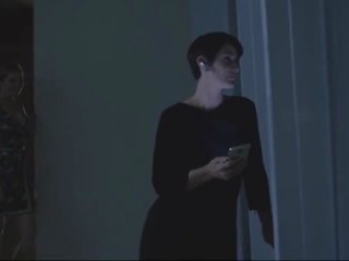 Carrie-anne moss, susie abromeit - džesika jones 1x01 (2015)