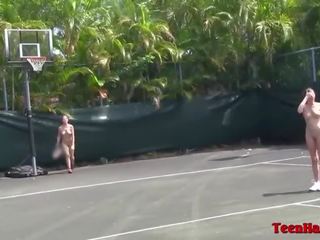 Geil hochschule teenager lesben spielen nackt tennis & genießen muschi lecken spaß