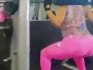 Culonas en el gimnasio lycra