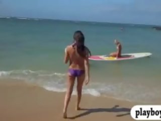 Γυμνός badass babes enjoyed νερό surfing με ο πραγματικός pro