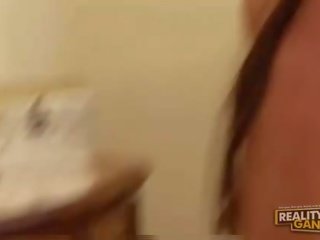 Lezbike vajzat duke pasur lezbike orgji dhe toying me dildos